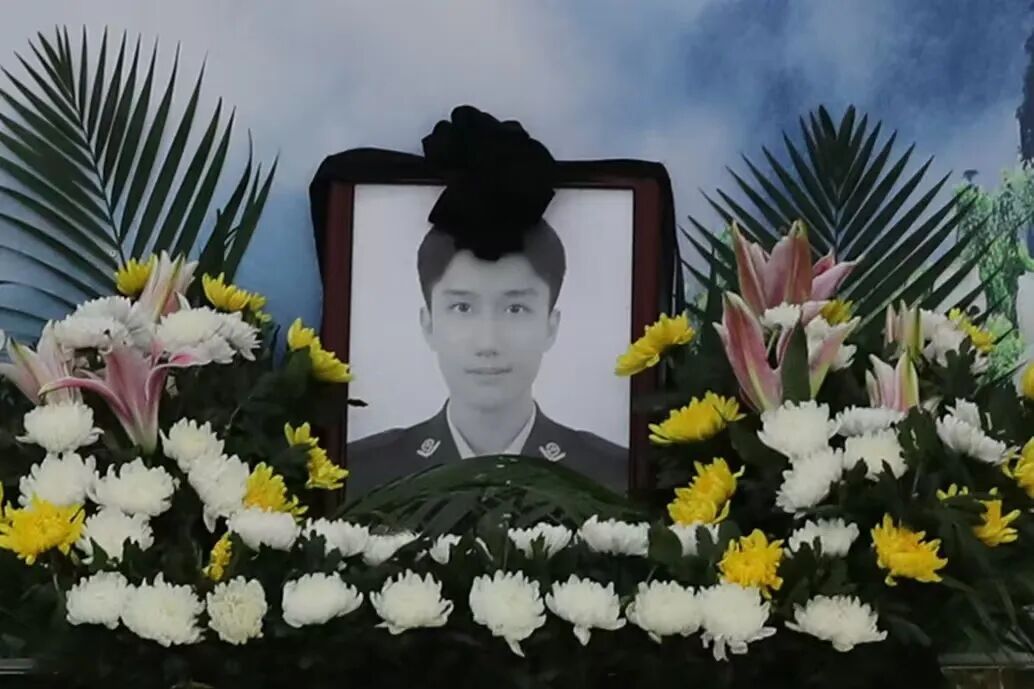 民警丘峻宇(广东东源人,2002年生),壮烈牺牲 民警丘峻宇(广东东源人,2002年生),壮烈牺牲