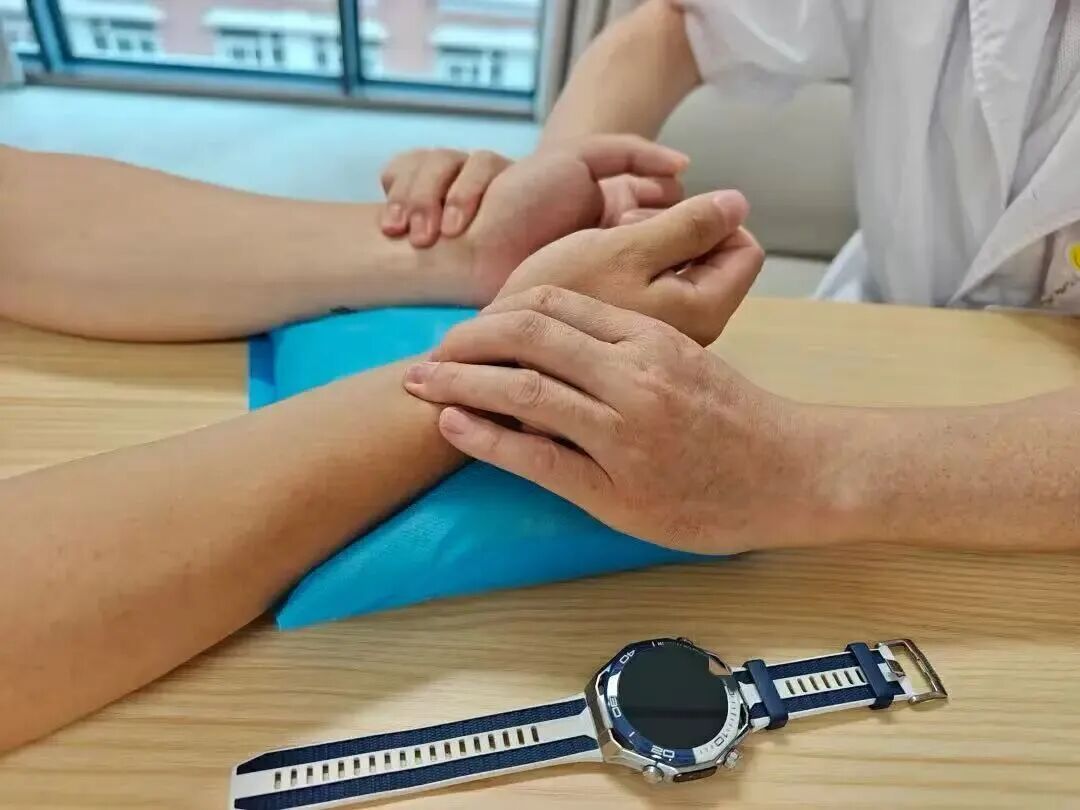 男子靠AI制订方案45天狂瘦40斤 过度透支身体引发重症险丧命 男子靠AI制订方案45天狂瘦40斤 过度透支身体引发重症险丧命