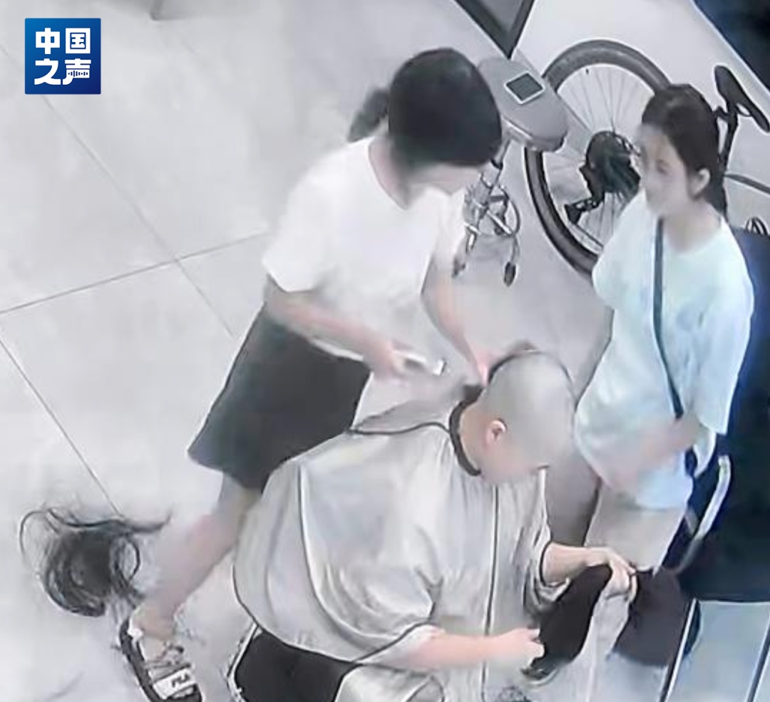 高考后，她为何给自己剃了光头？