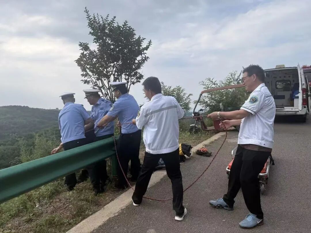 妻子打滑坠崖丈夫施救再坠落,7小时紧急搜救!暑期进山游事故频发, 安全不容大意! 妻子打滑坠崖丈夫施救再坠落,7小时紧急搜救!暑期进山游事故频发, 安全不容大意!