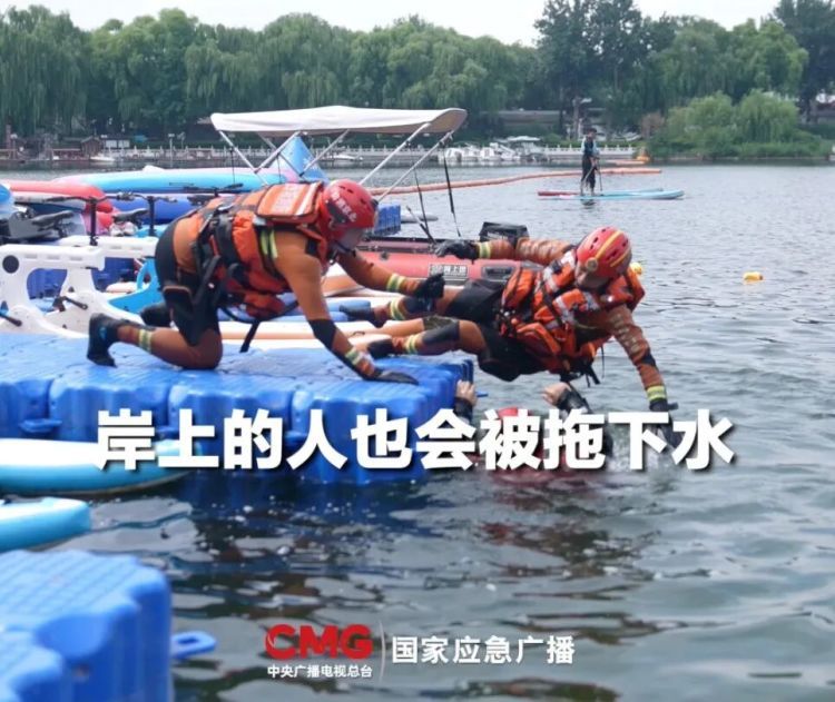 手拉手救人,为啥越救越危险? 手拉手救人,为啥越救越危险?