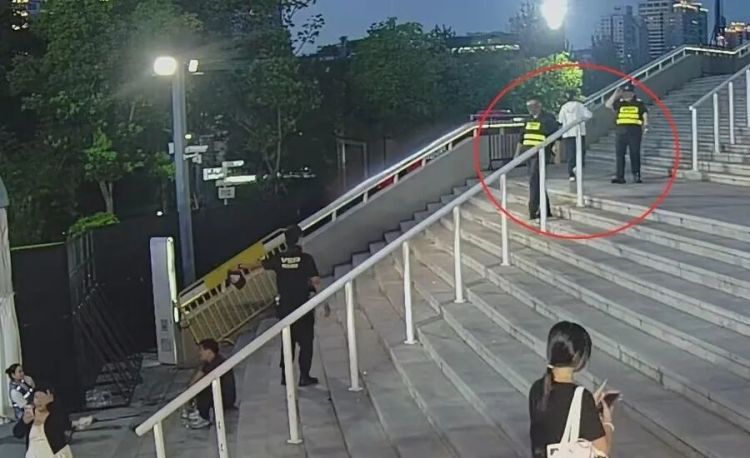 花2000元扮成女保安,混进时代少年团演唱会?上海警方接到了真保安的举报 花2000元扮成女保安,混进时代少年团演唱会?上海警方接到了真保安的举报
