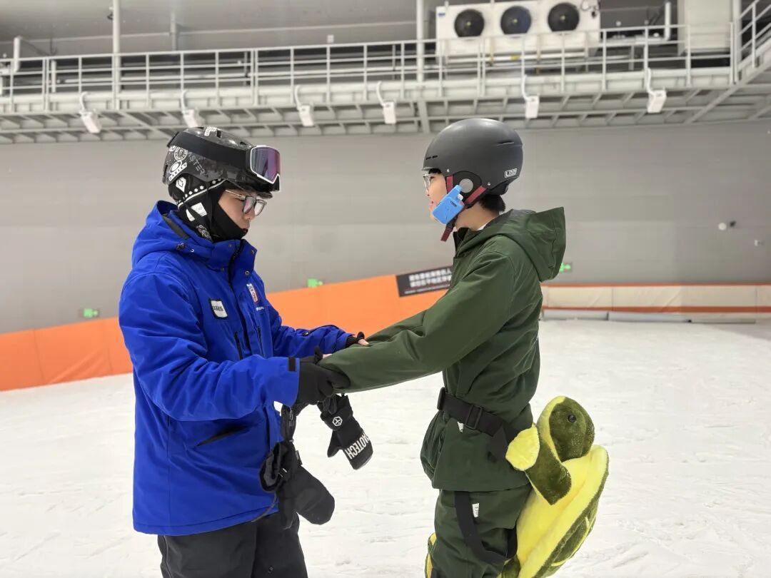 武汉这里-6℃，“从早上开门到晚上全天排满”！有一家八口组团从外地赶来