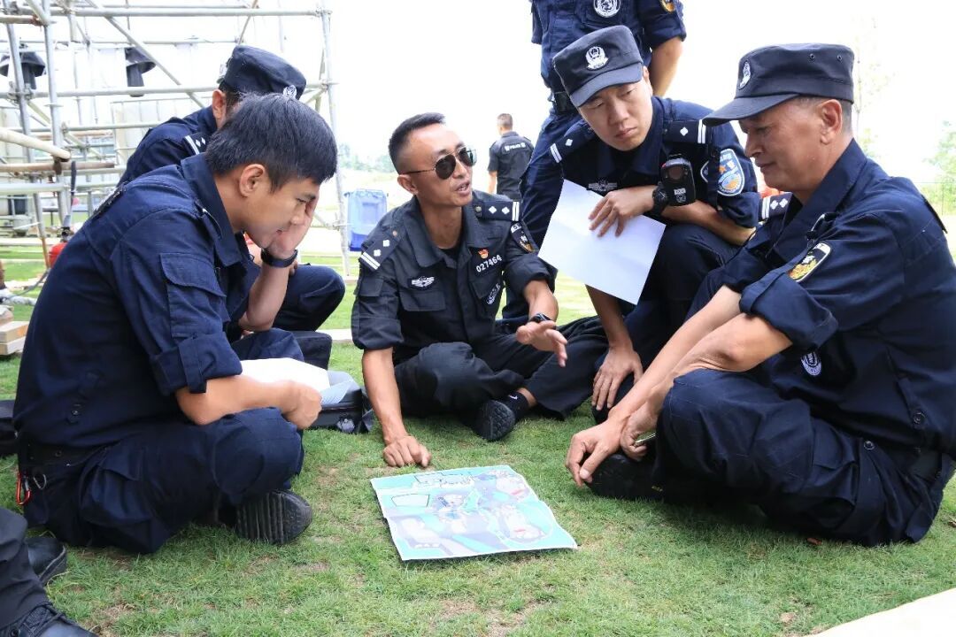 当年追着亚洲象跑的人,居然是他→ 当年追着亚洲象跑的人,居然是他→