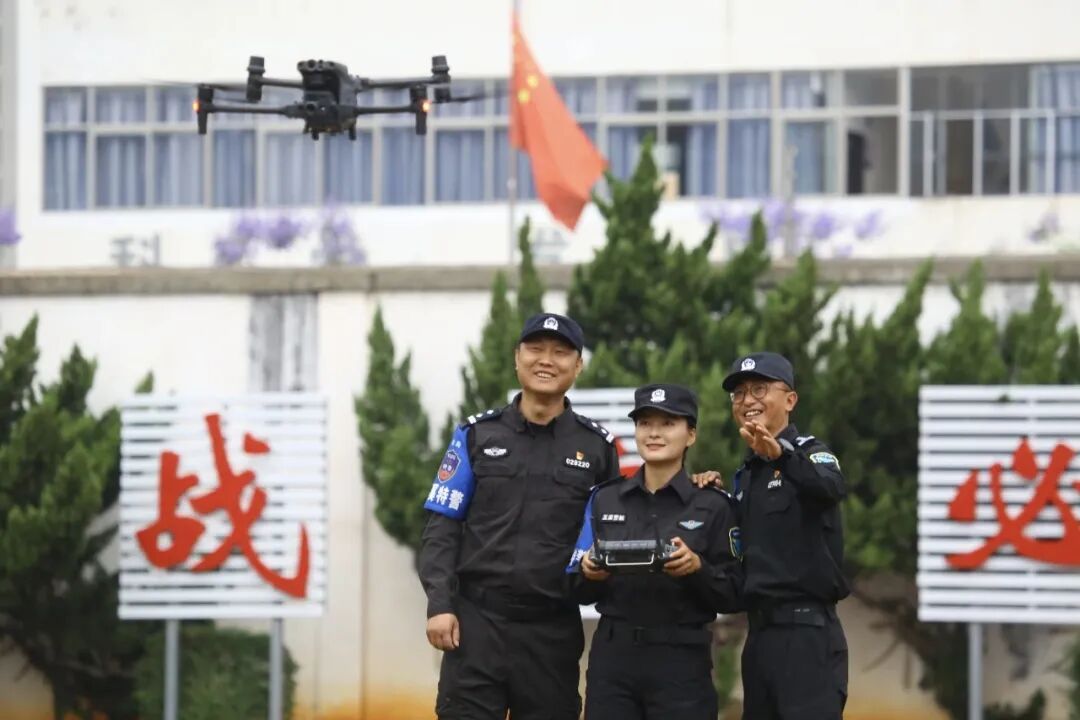 当年追着亚洲象跑的人,居然是他→ 当年追着亚洲象跑的人,居然是他→