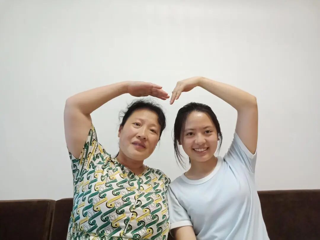 那个在床头放菜刀的女孩,因老师一句“跟我回家”改写了人生 那个在床头放菜刀的女孩,因老师一句“跟我回家”改写了人生