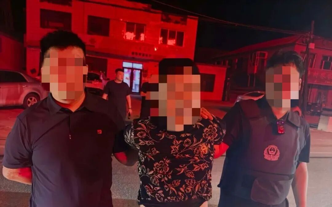 “发现目标,立即抓捕!”警方循线追踪抓获跨省毒贩 “发现目标,立即抓捕!”警方循线追踪抓获跨省毒贩