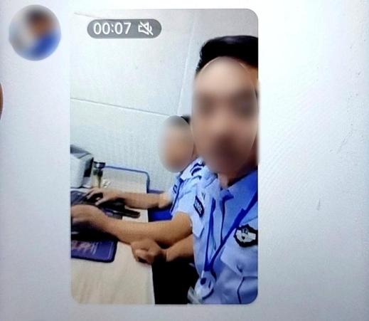 警惕!孩子玩手机别大意 暑期诈骗套路多 警惕!孩子玩手机别大意 暑期诈骗套路多