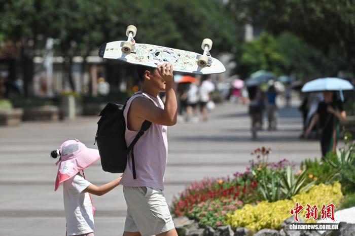 “多地热到破纪录”,8月还会出现极端高温吗? “多地热到破纪录”,8月还会出现极端高温吗?