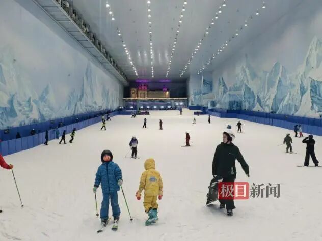 武汉这里-6℃，“从早上开门到晚上全天排满”！有一家八口组团从外地赶来
