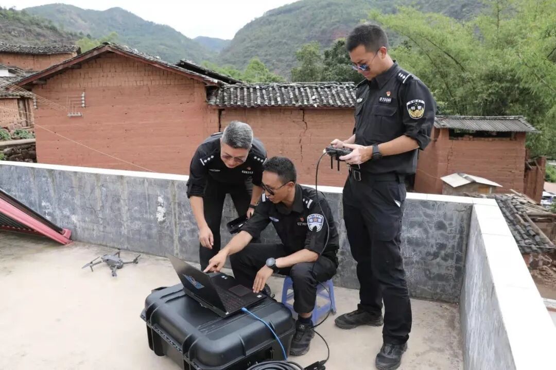 当年追着亚洲象跑的人,居然是他→ 当年追着亚洲象跑的人,居然是他→