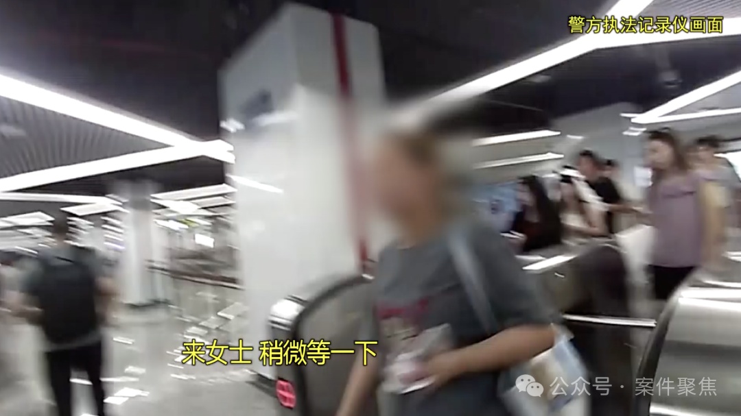 花2000元扮成女保安,混进演唱会?真保安一眼识破…… 花2000元扮成女保安,混进演唱会?真保安一眼识破……