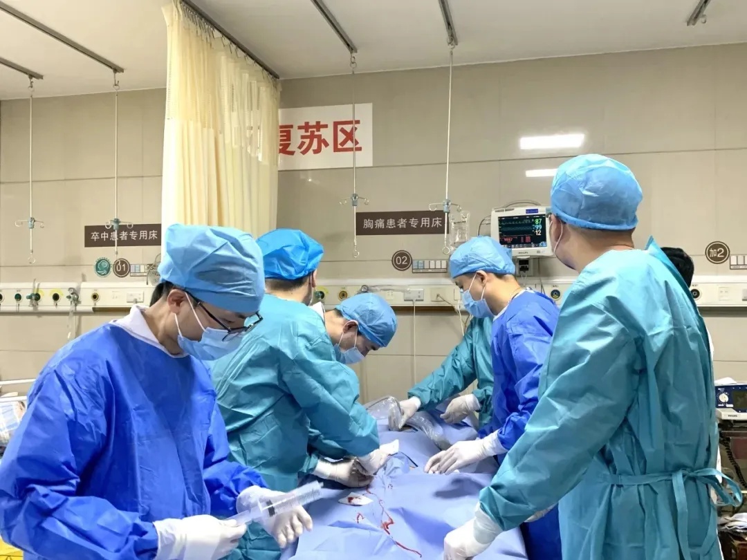 男子胸闷气急,硬扛10小时,不是中暑!医生:情况危急,极易忽视和混淆!最近必须小心 男子胸闷气急,硬扛10小时,不是中暑!医生:情况危急,极易忽视和混淆!最近必须小心