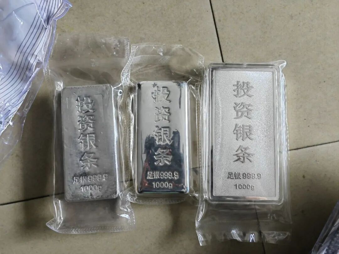 “寄个花洒,快一点” ,快递小哥:这手感不对,报警 “寄个花洒,快一点” ,快递小哥:这手感不对,报警