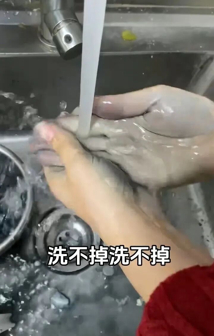 “不建议大家买深色蛋糕”冲上热搜，深色蛋糕“添加大量色素”是真的吗？还能不能吃？