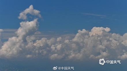 北京今日天空有个“显眼包” 浓积云强势抢镜