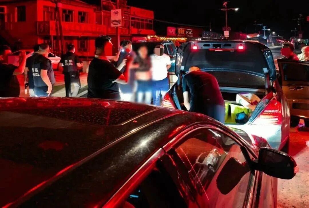 “发现目标,立即抓捕!”警方循线追踪抓获跨省毒贩 “发现目标,立即抓捕!”警方循线追踪抓获跨省毒贩