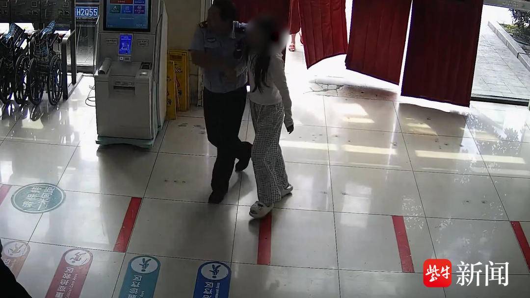 5分钟!南京六合交警紧急送中暑女子就医 5分钟!南京六合交警紧急送中暑女子就医