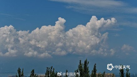 北京今日天空有个“显眼包” 浓积云强势抢镜