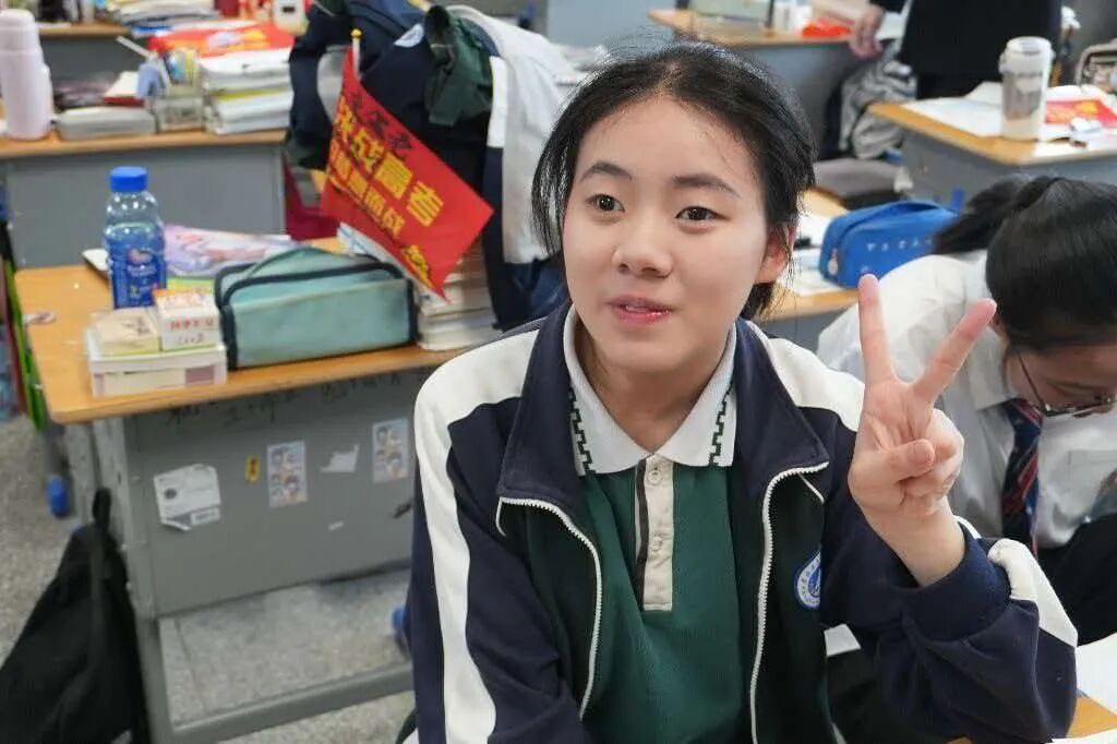 湖北脑瘫女孩603分考上海南大学，校方暖心回应→