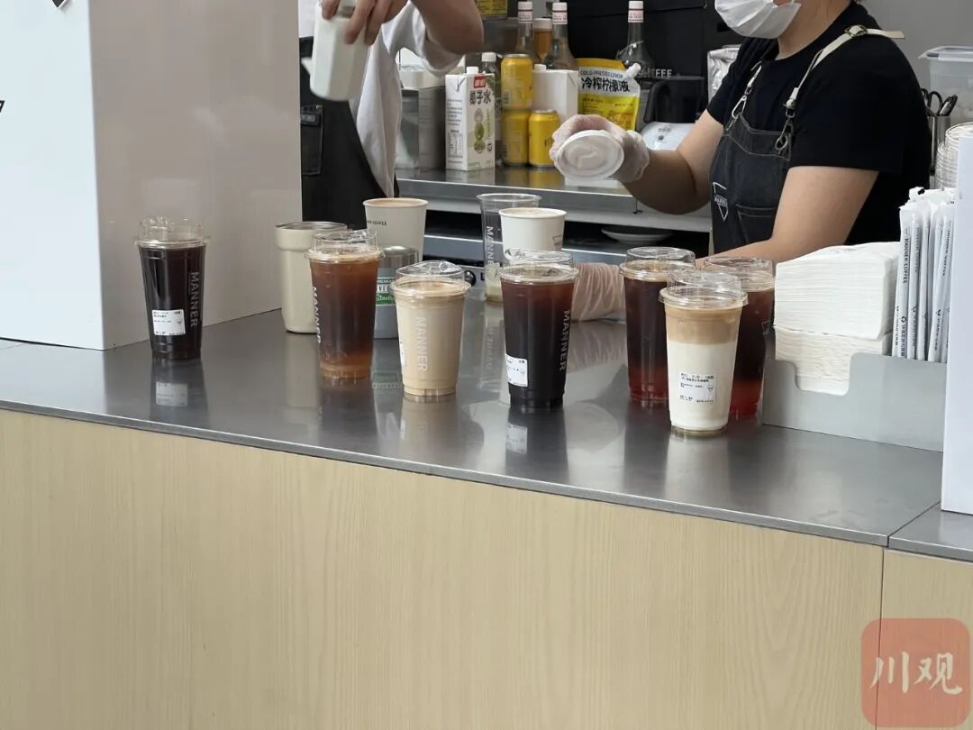 成都“买咖啡自带杯”火了,有店铺每杯可减免8元 成都“买咖啡自带杯”火了,有店铺每杯可减免8元