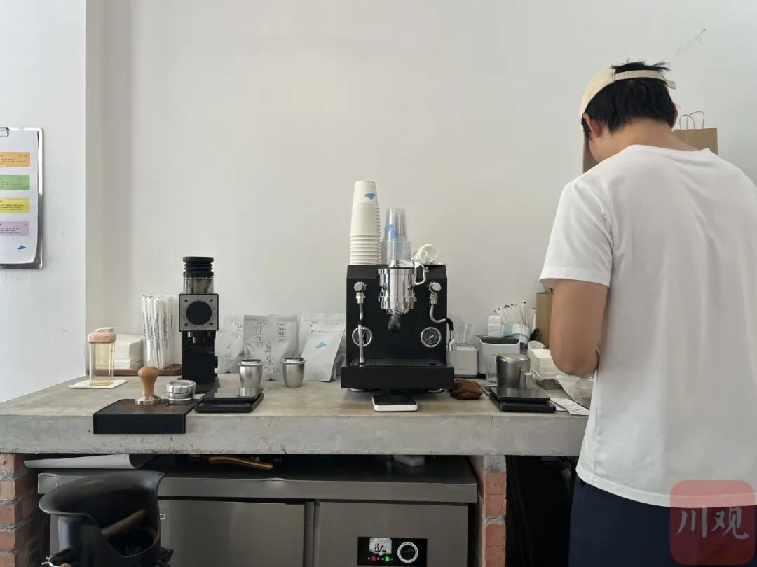 成都“买咖啡自带杯”火了,有店铺每杯可减免8元 成都“买咖啡自带杯”火了,有店铺每杯可减免8元