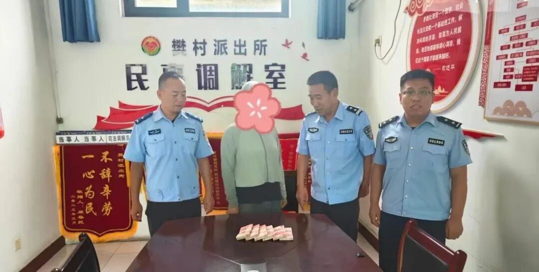 争分夺秒!民警银行门口紧急拦阻,成功保住6万元现金 争分夺秒!民警银行门口紧急拦阻,成功保住6万元现金