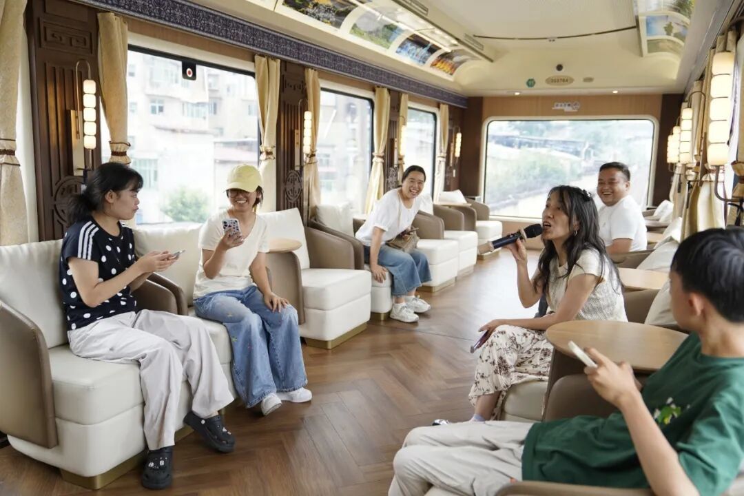 全列软卧,“紫色列车”开行全新线路 全列软卧,“紫色列车”开行全新线路