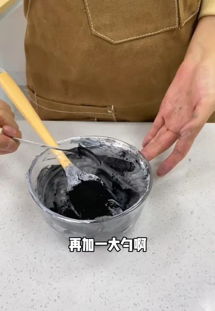 “不建议大家买深色蛋糕”冲上热搜，深色蛋糕“添加大量色素”是真的吗？还能不能吃？