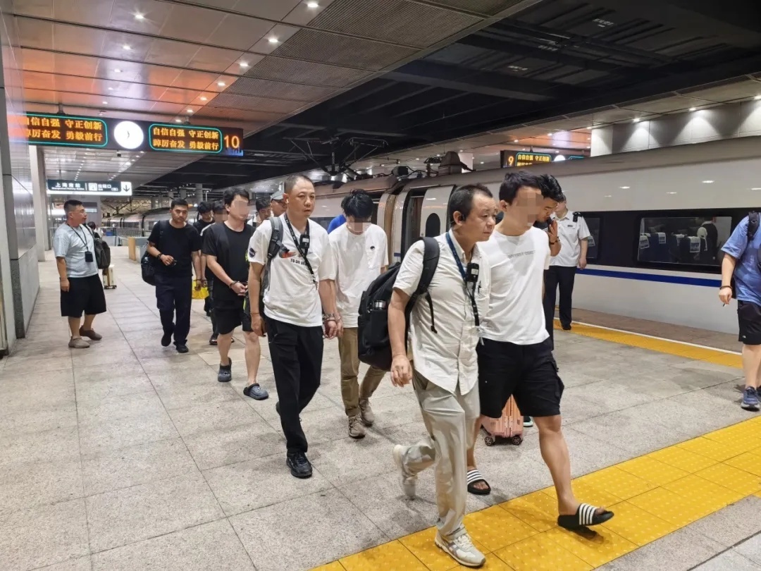 非法抢演唱会门票加价倒卖,4人被抓 非法抢演唱会门票加价倒卖,4人被抓