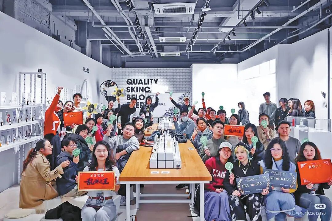 为什么这群年轻人开始“乱讲PPT”？