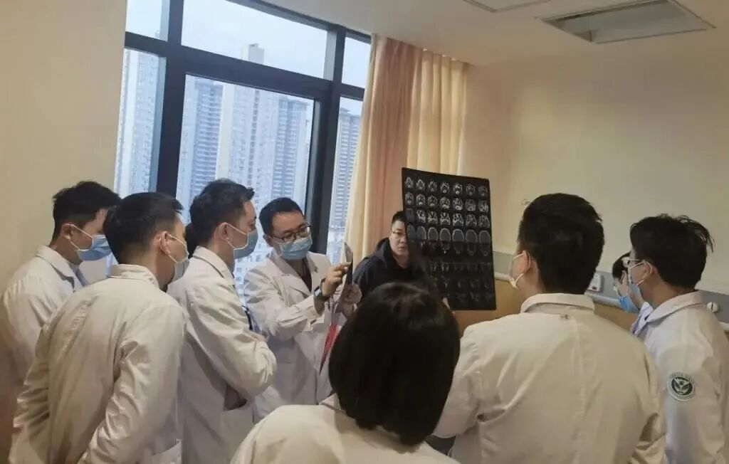 伤口结痂不代表痊愈,西安一女子被自家猫抓伤,十余天后确诊坏死性筋膜炎险些截肢 伤口结痂不代表痊愈,西安一女子被自家猫抓伤,十余天后确诊坏死性筋膜炎险些截肢