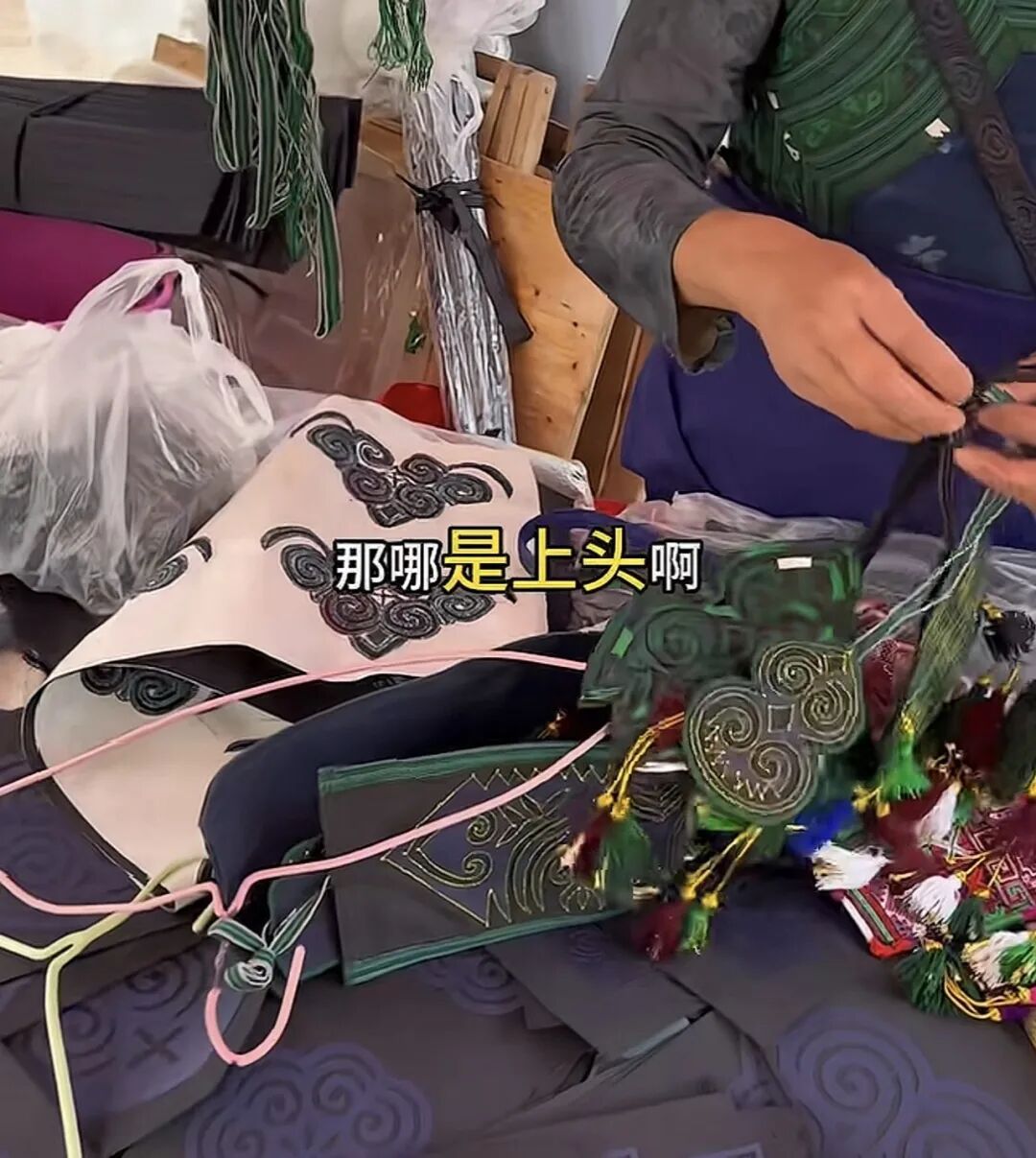 毛骨悚然!女子旅游买纪念品,事后发现竟是丧葬品:"一开始摊主拒退" 毛骨悚然!女子旅游买纪念品,事后发现竟是丧葬品:"一开始摊主拒退"