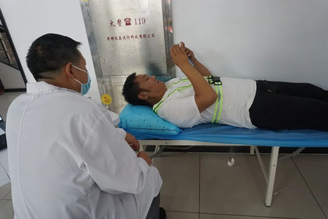 “工会体检救了我一命!”货车司机追着体检车来补检 “工会体检救了我一命!”货车司机追着体检车来补检