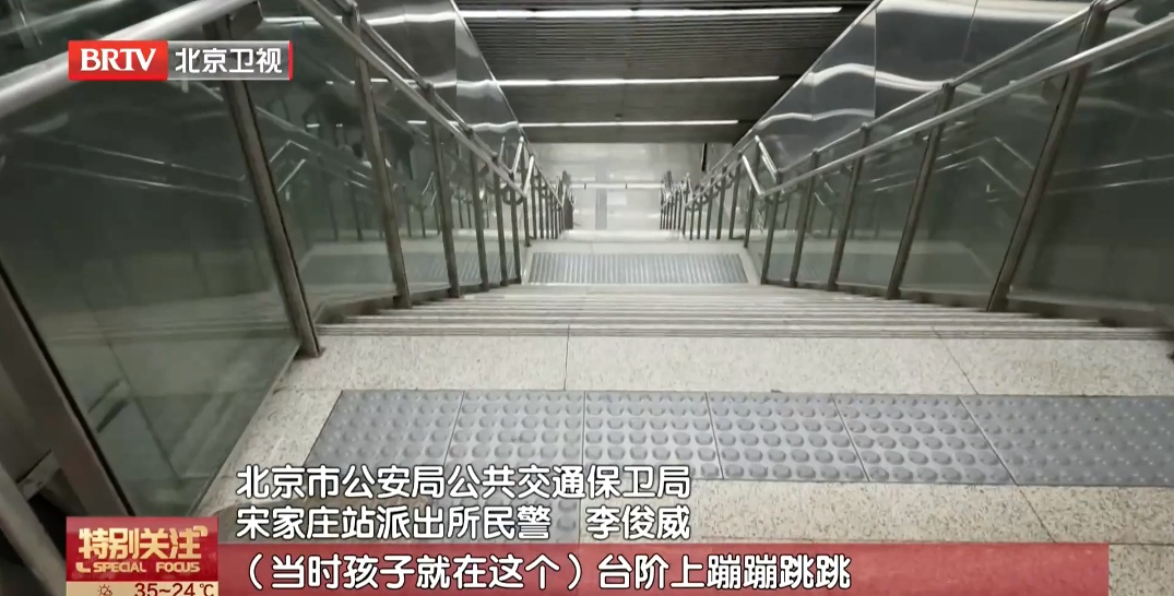 扶梯蹦跳、脚尖被卡、手掌变形……连发多起!家长们出门务必警惕 扶梯蹦跳、脚尖被卡、手掌变形……连发多起!家长们出门务必警惕