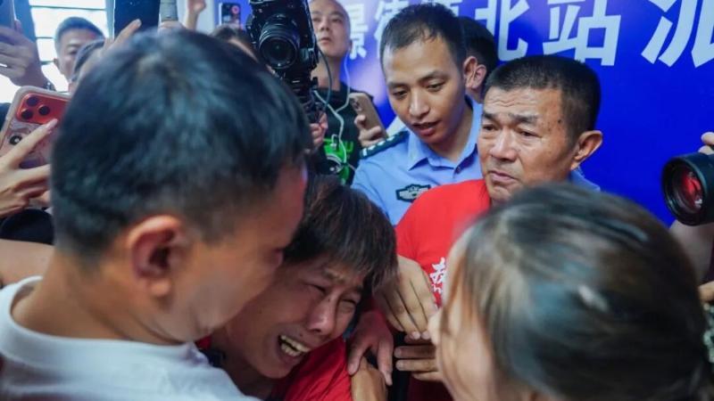 无照片也能“锁定” 江西民警AI比对找回失踪39年男子 无照片也能“锁定” 江西民警AI比对找回失踪39年男子
