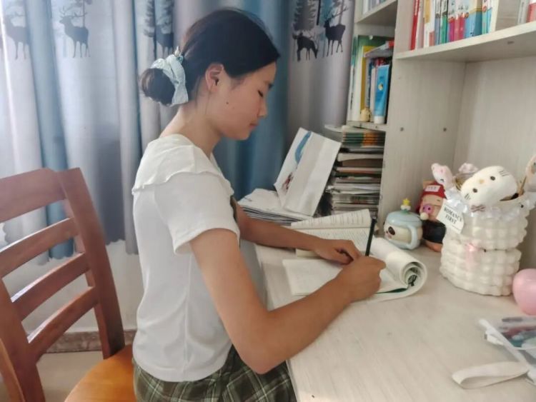 免租金+3万元助学金!一句口头承诺,房东真兑现了 免租金+3万元助学金!一句口头承诺,房东真兑现了