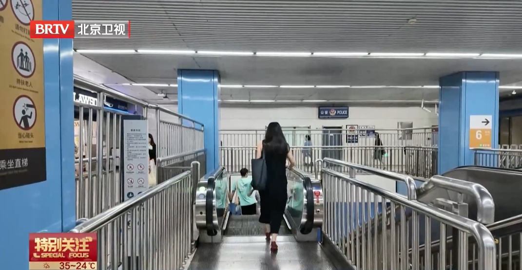 扶梯蹦跳、脚尖被卡、手掌变形……连发多起!家长们出门务必警惕 扶梯蹦跳、脚尖被卡、手掌变形……连发多起!家长们出门务必警惕