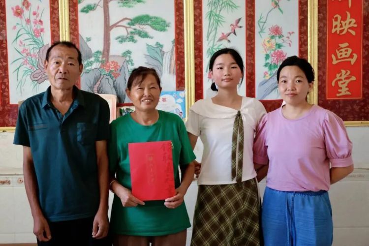 免租金+3万元助学金!一句口头承诺,房东真兑现了 免租金+3万元助学金!一句口头承诺,房东真兑现了