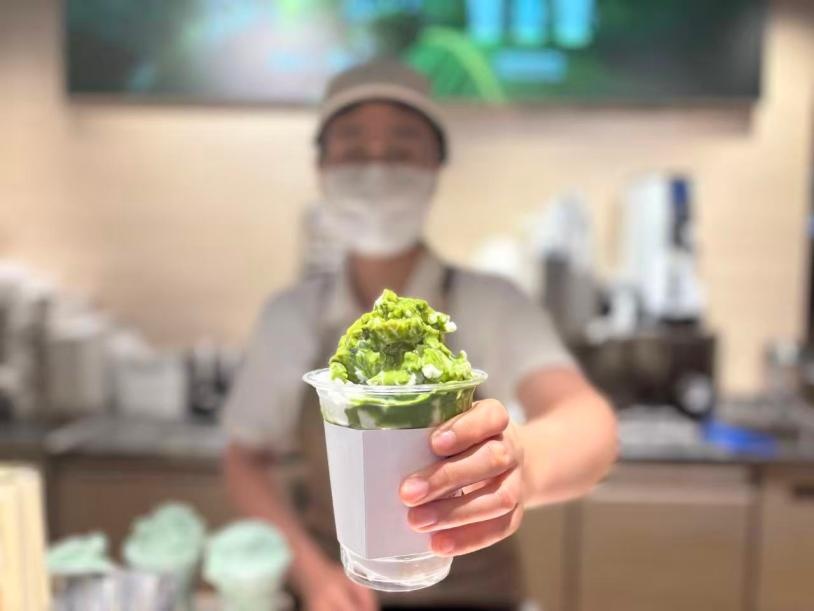 排队半小时只为一口“现制”,炒冰成冰品赛道新宠? 排队半小时只为一口“现制”,炒冰成冰品赛道新宠?
