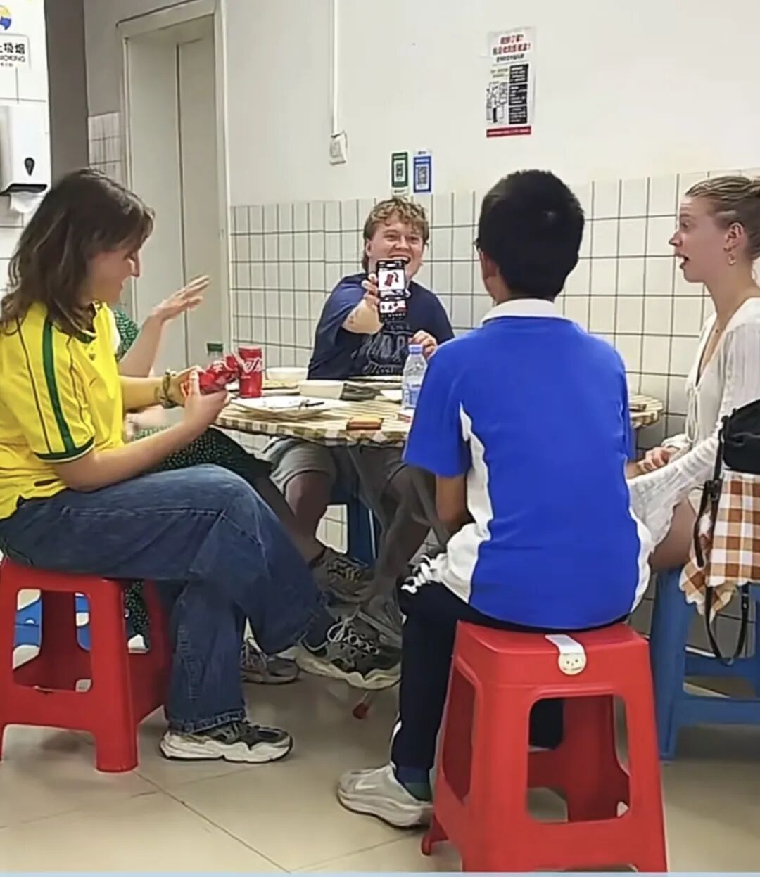 全网点赞！深圳少年用一桌客家美食，架起中外跨文化交流桥