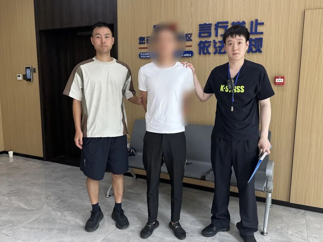 路边无人在意的果子竟价值不菲!两男子偷走获利上万元! 路边无人在意的果子竟价值不菲!两男子偷走获利上万元!
