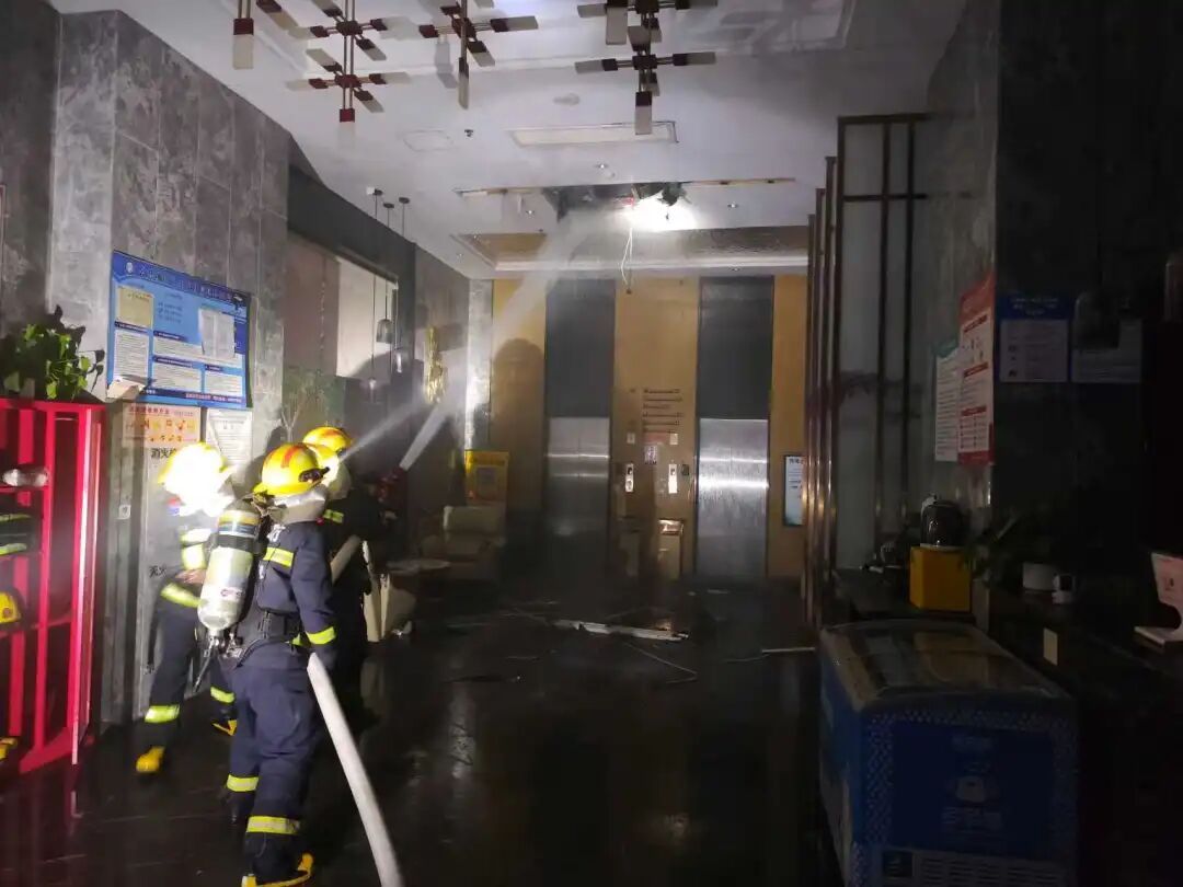 网传 “空调24小时不关更省电”?安全提醒:省电事小,防火事大! 网传 “空调24小时不关更省电”?安全提醒:省电事小,防火事大!