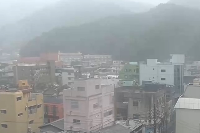 受台风“白海豚”影响 日本超5万用户停电 受台风“白海豚”影响 日本超5万用户停电