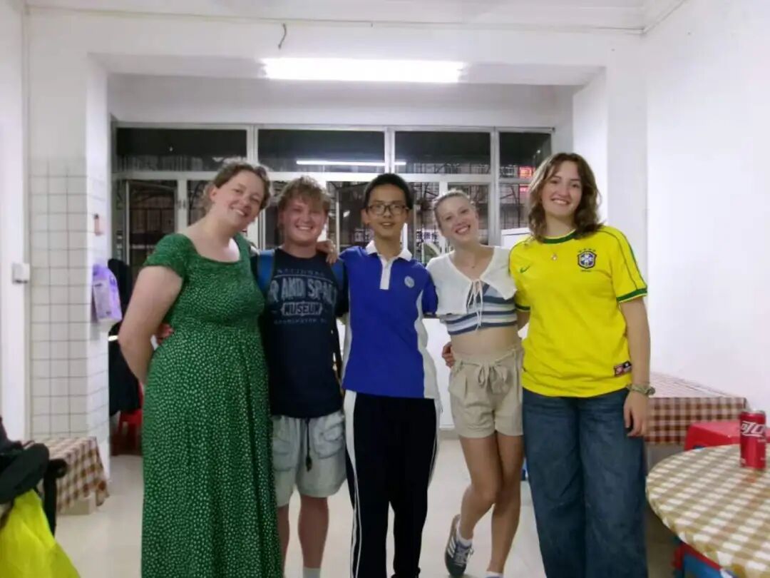 全网点赞！深圳少年用一桌客家美食，架起中外跨文化交流桥
