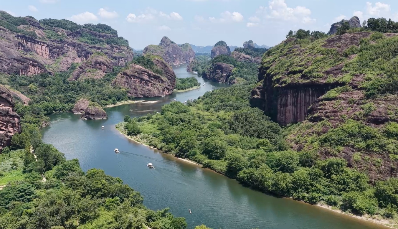 江西鹰潭:盛夏高温来袭 龙虎山成夏日避暑热门打卡地 江西鹰潭:盛夏高温来袭 龙虎山成夏日避暑热门打卡地