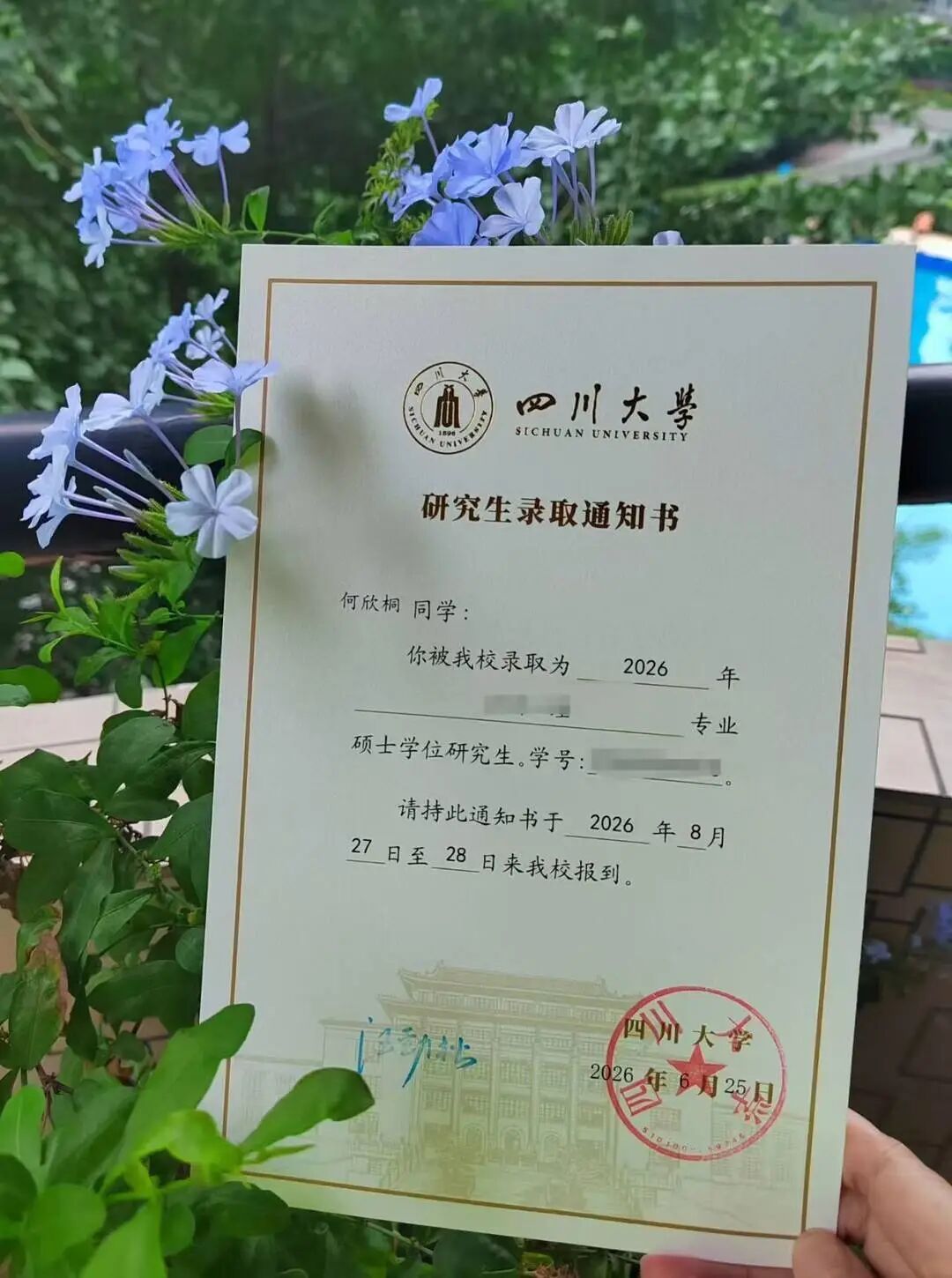 "正是闯的年纪"! 41岁妈妈考研封神,416分初试第一…母女相约成校友