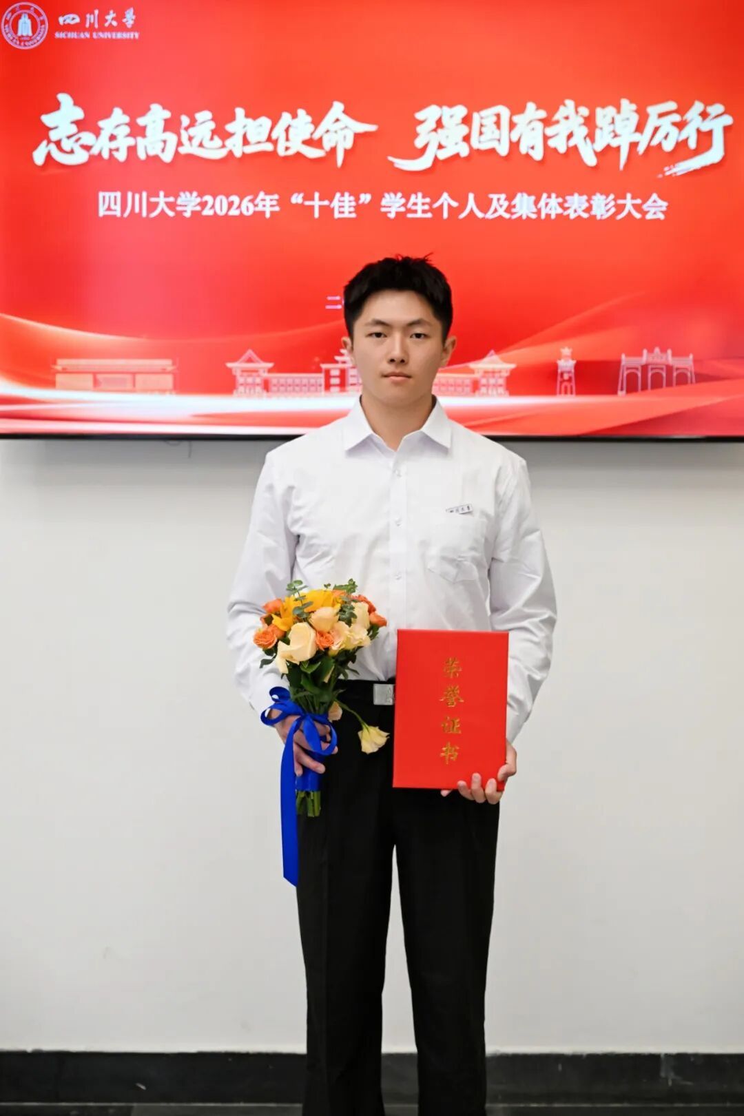 50余门课满绩,直博清华!从炮兵侦察兵重返校园,四川大学杨佳杰交出“硬核”答卷 50余门课满绩,直博清华!从炮兵侦察兵重返校园,四川大学杨佳杰交出“硬核”答卷