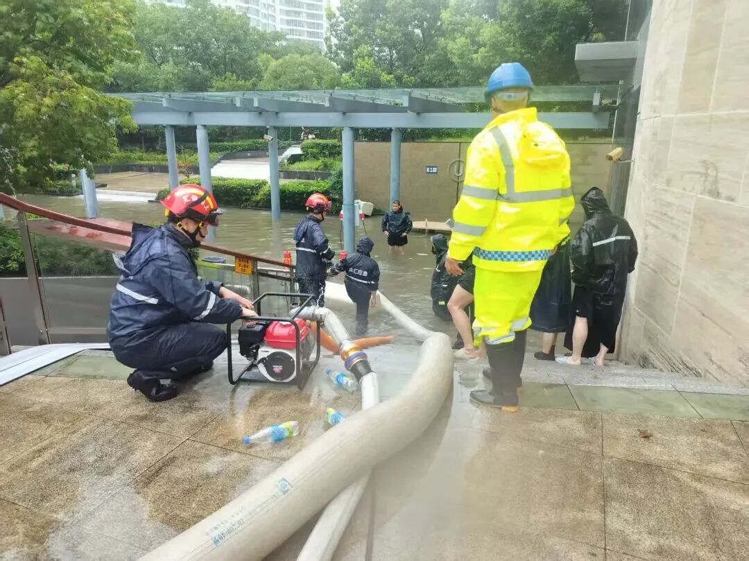 台风“白海豚”在浙江乐清二次登陆！上海多支抢险队伍集结排涝