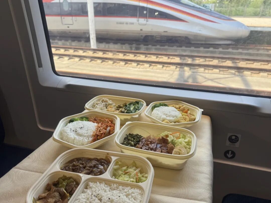 火车上的“京味儿”升级!国铁北京局上新11种餐食 火车上的“京味儿”升级!国铁北京局上新11种餐食